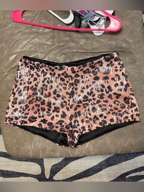 Sequin Leopard-print shorts